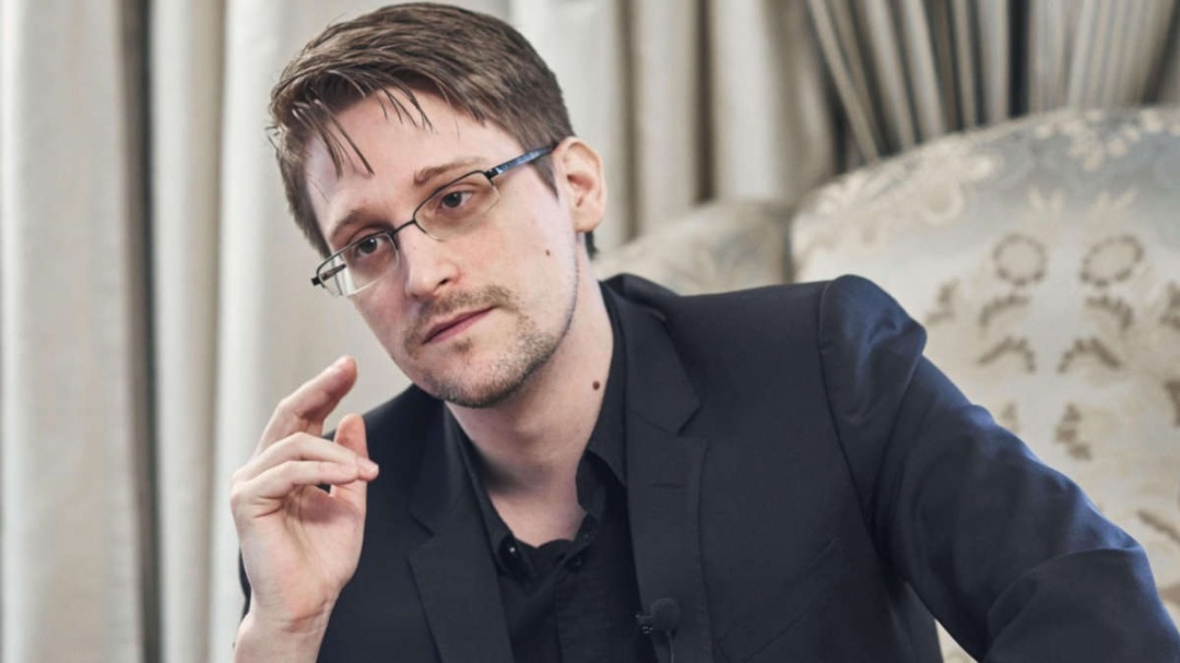 Russie : Vladimir Poutine pose un acte généreux et accorde la nationalité russe au lanceur d’alerte américain Edward Snowden 