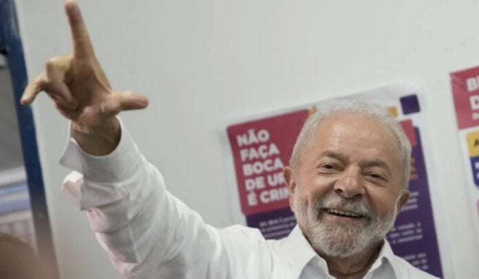Brésil : De la prison à réélection, le candidat de gauche Lula da Silva bat Jair Bolsonaro et redevient président  . 
