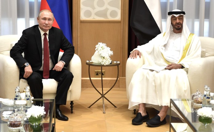 En visite chez Poutine ce mardi, le président des Émirats arabes unis Mohammed Al Nahyan, salue le courage et la détermination du chef du Kremlin