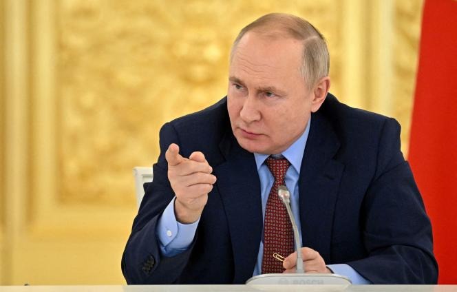 Russie : Vladimir Poutine instaure la loi martiale dans les territoires annexés
