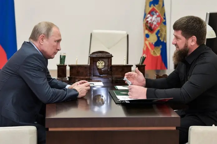 Russie : Le dirigeant tchétchène, Ramzan Kadyrov promu général par Vladimir Poutine