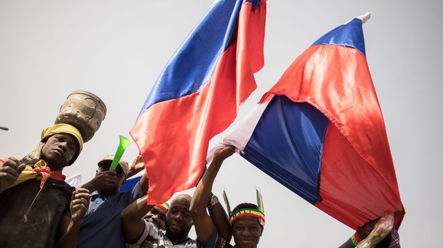 Burkina Faso : Des drapeaux russes brandis suite à la désignation du nouveau président de transition