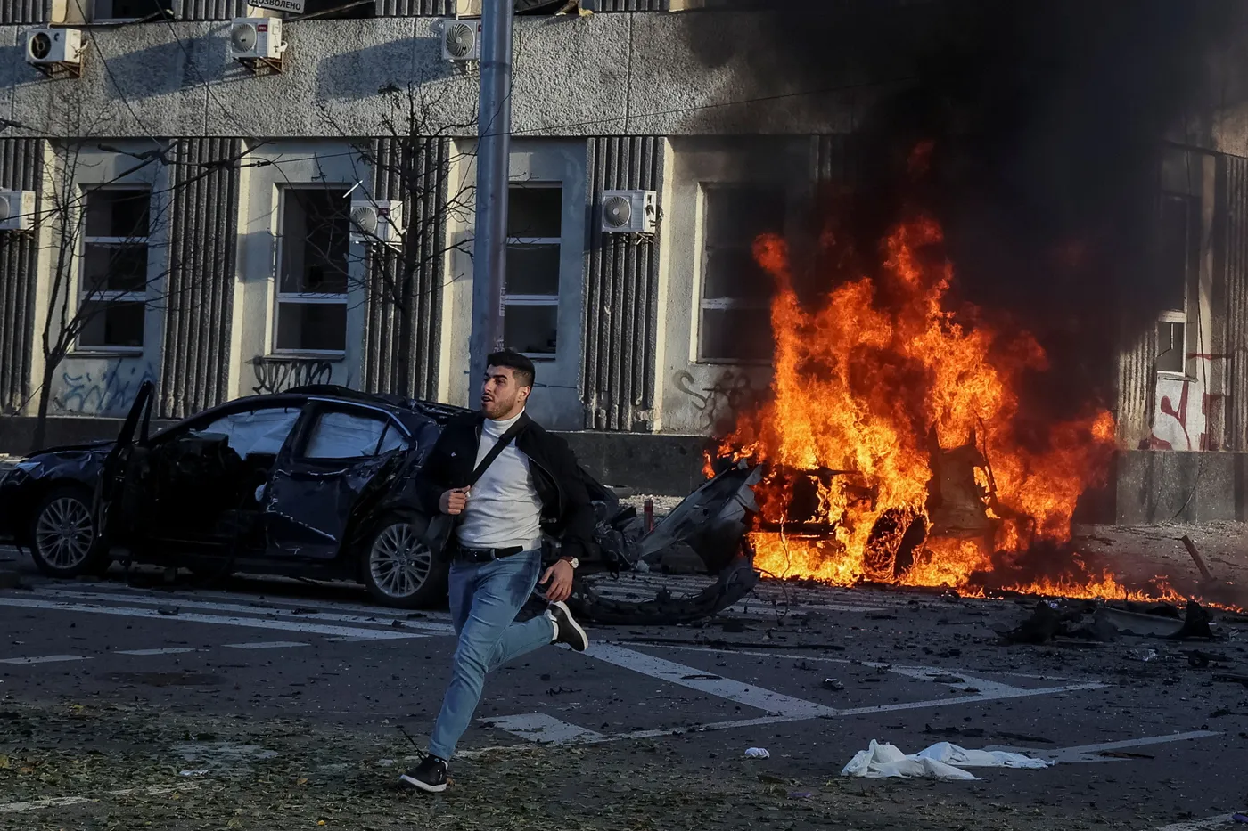 Ukraine : le centre de Kiev ciblé par des frappes aériennes