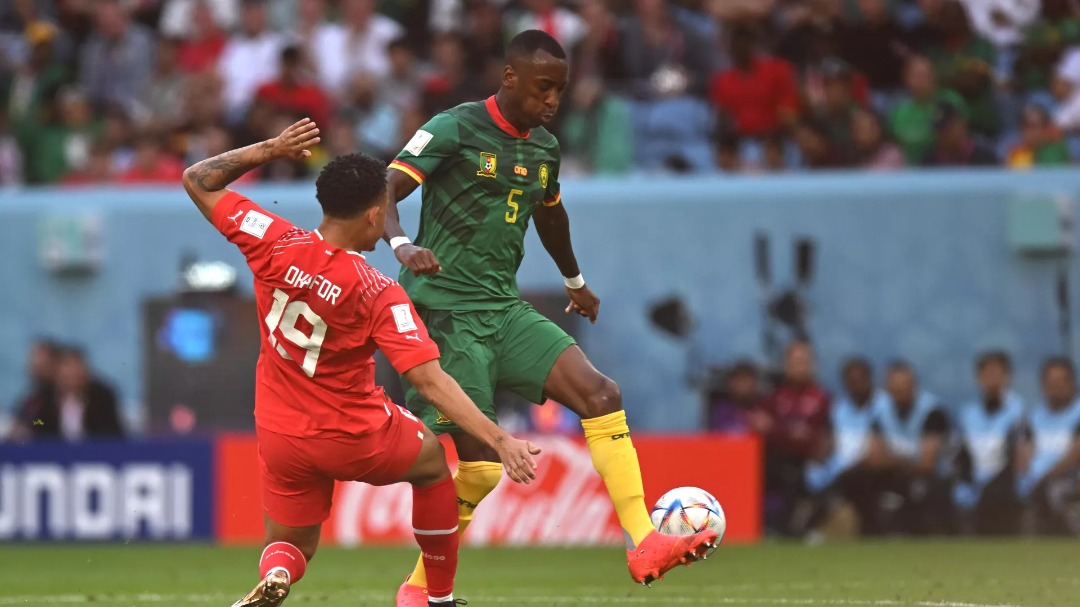 « Je n’y renoncerai jamais » : un Camerounais joue contre la Suisse avec le drapeau russe