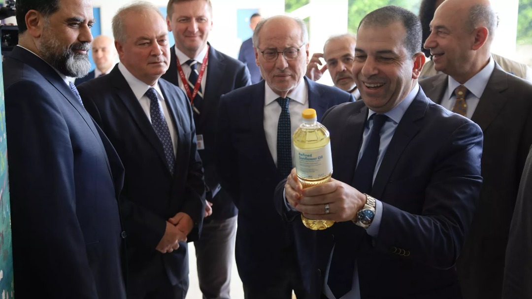 La Russie envoie plus de 700 tonnes d’huile de tournesol au Liban à titre d’aide humanitaire