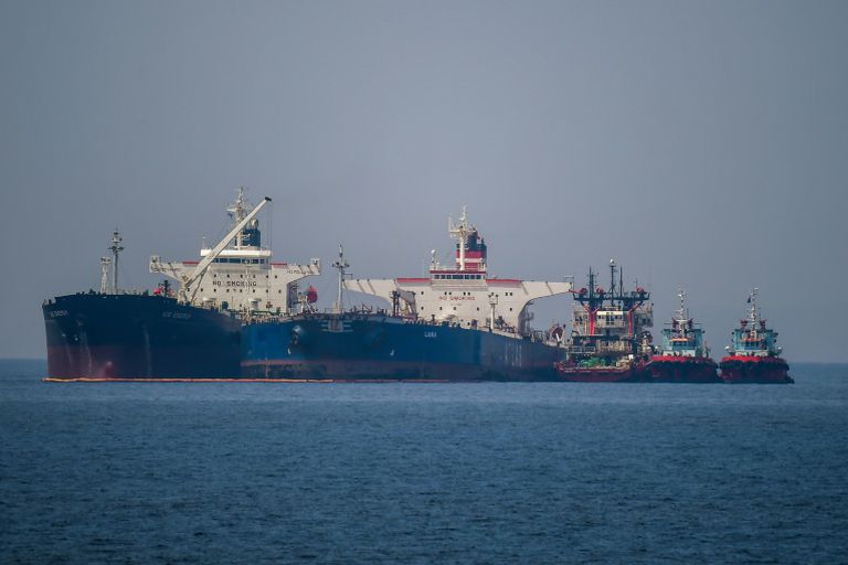 Urgent : une vingtaine de pétroliers coincés au large de la Turquie sur fond d’embargo sur le brut russe