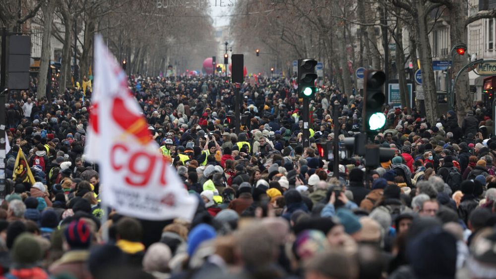 Retraites en France : Des centaines de milliers de Français à nouveau dans les rues ce  mardi