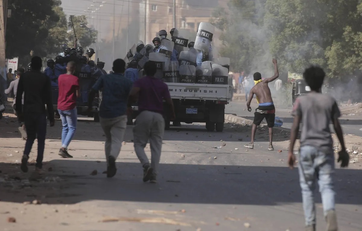 Affrontements au Soudan : au moins 56 civils sont morts, 170 blessés et 3 employés humanitaires de l’ONU tués, les affrontements se poursuivent
